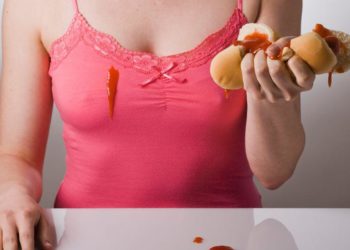 Sposób na pozbycie się tłustych plam na ubraniach