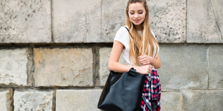 Lubisz czuć się modnie? Postaw na skórzane dodatki