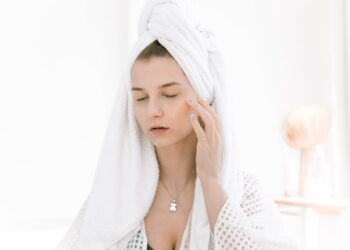 Jak gimnastykować twarz?