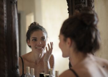 Retinol i jego rola w kremach nawilżających