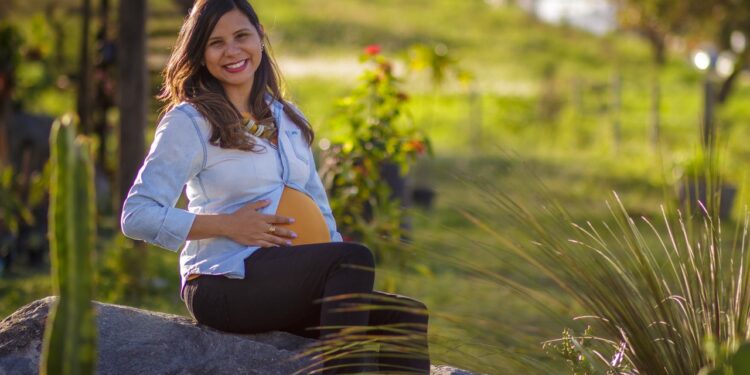 Zanieczyszczone powietrze – jaki wpływ ma na ciążę?